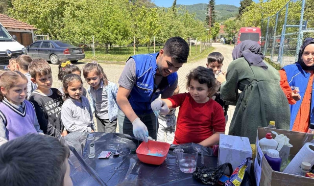 Bilim karavanında deney yaptılar