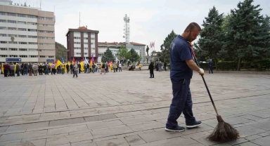 Bir tarafta kutlama, diğer tarafta ekmek parası: Onlar 1 Mayıs'ta da işinin başında