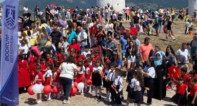 Bodrum'da yeryüzü çocuklarla, gökyüzü uçurtmalarla şenlendi