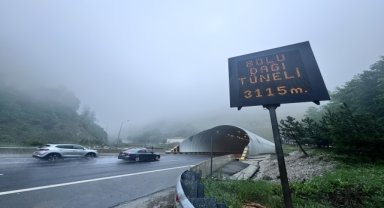 Bolu Dağı'nda sis ve sağanak etkili oldu