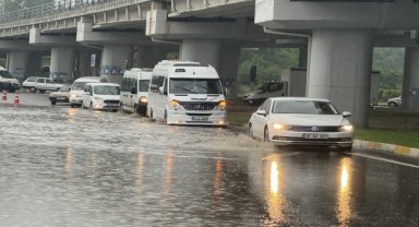 Bolu Dağı'nda sis ve sağanak etkili oldu