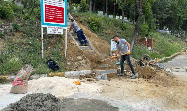 Bozüyük Belediyesi'nden mezarlıkta temizlik ve bakım çalışmaları