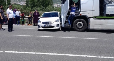 Bozüyük'te kamyon otomobile çarptı: 2 kişi yaralandı