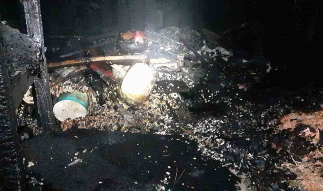 Burdur'da sobadan çıkan yangında iş yeri kullanılamaz hale geldi