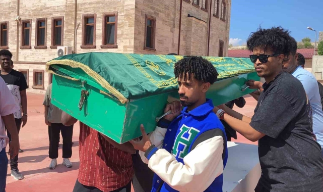 Burdur'daki diyaliz tedavisi sonrası vefat eden Somalili hasta toprağa verildi