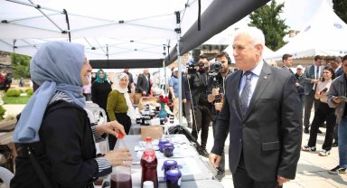 Bursa mutfağı, tarihi meydanda vitrine çıktı