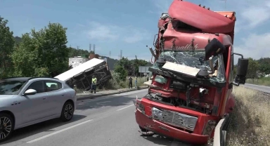 Bursa'da kamyon ile çarpışan tır şarampole uçtu