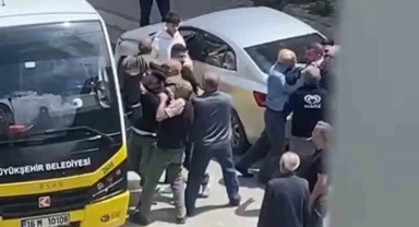 Bursa'da yol verme kavgası kamerada