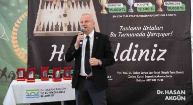 Büyükçekmece'de kıran kırana tavla turnuvası heyecanı