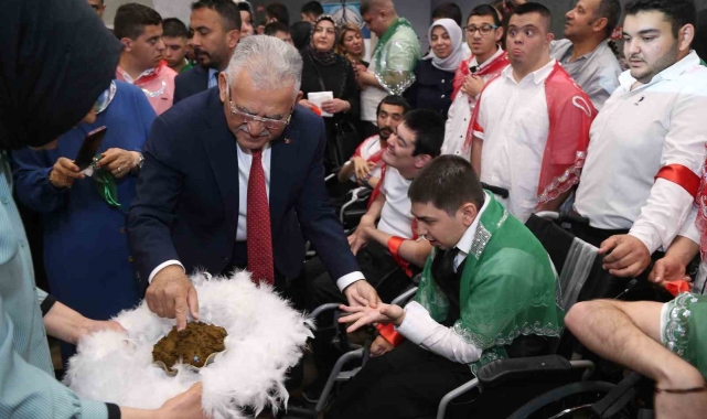Büyükşehirin özel öğrencileri teskere aldı
