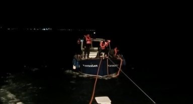 Çanakkale Boğazı'nda içinde 5 kişinin bulunduğu tekne kurtarıldı