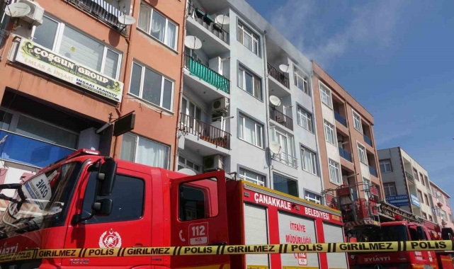Çanakkale'de 4 katlı apartmanda yangın paniği