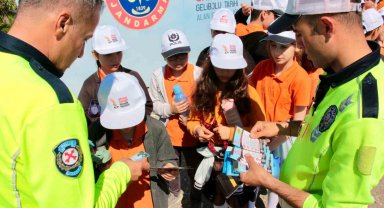 Çanakkale'de öğrenciler trafik kurallarını uygulamalı olarak öğrendi