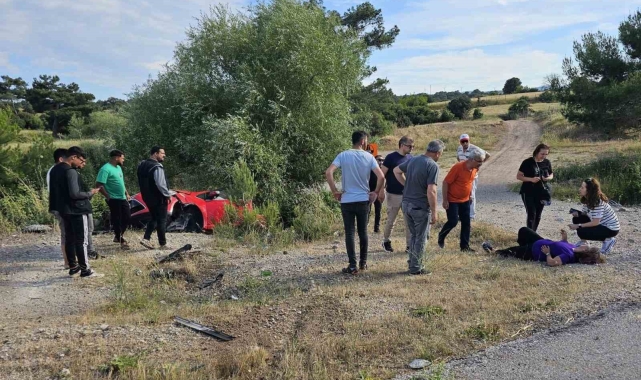 Çanakkale'de otomobil şarampole yuvarlandı: 3 yaralı