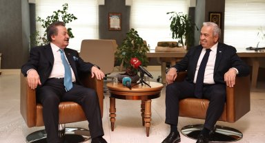 Cavit Çağlar'dan Başkan Şadi Özdemir'e tebrik ziyareti