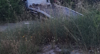 Çekici yoldan çıkarak şarampole indi: 2 yaralı