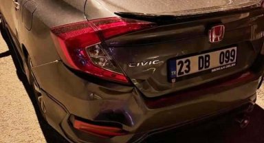 Çocuğu ile bindiği elektrikli bisikletle park halindeki araca çarptı