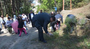 Çöp toplayıp fidan diktiler