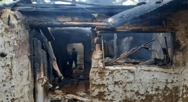 Çorum'da çakmakla kontrol edilirken patlayan mutfak tüpü yangına neden oldu