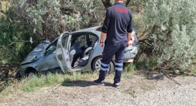 Çorum'da otomobilin devrilmesi sonucu 1 kişi öldü, 1 kişi yaralandı