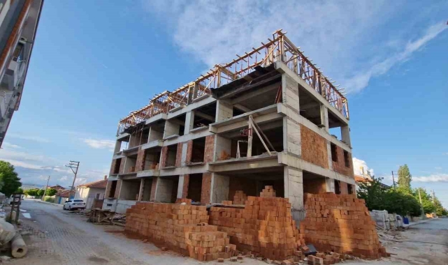 Çorum'da 3. kattan düşen inşaat işçisi ağır yaralandı
