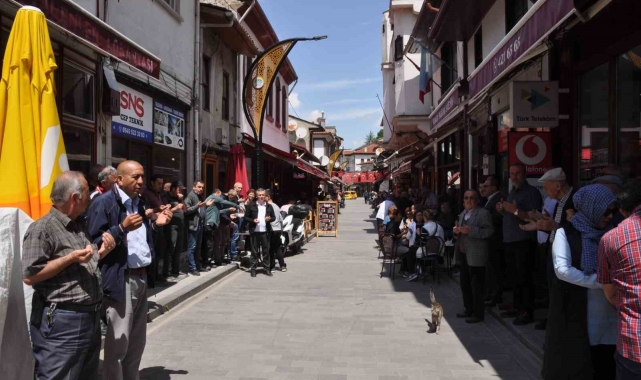 Cuma günleri yapılan esnaf duasına 2'nci sınıf öğrencileri de katıldı