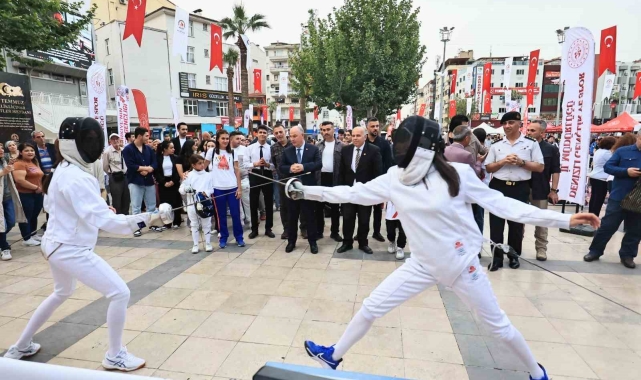 Denizli 19 Mayıs coşkusunu Gençlik ve Spor Festivalinde yaşadı