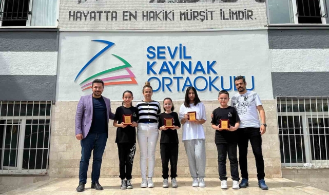 Denizli Sevil Kaynak Ortaoku'lundan dört Türkiye birincisi