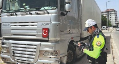 Denizli'de şehir içinde aykırı park eden araçlara ceza yazıldı