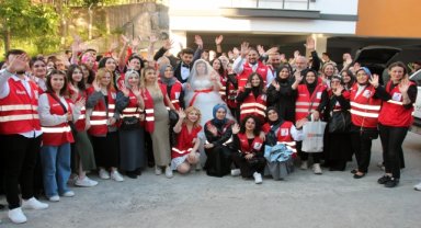 Deprem yüzünden hayalleri ertelenen genç çift, Zonguldak'ta dünyaevine girdi