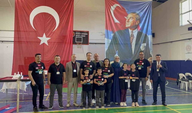 Depremzede öğrenciler kendi tasarladıkları robotlarla yarıştılar