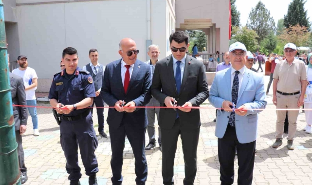 Dereköy Şehit Fatih Seven Ortaokulunda Bilim Fuarı açıldı