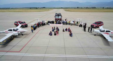 DHMİ'nin 91. yıl dönümü Koca Seyit Havalimanı'nda kutlandı