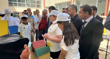 Dicle'de öğrenciler çalışmalarını sergiledi