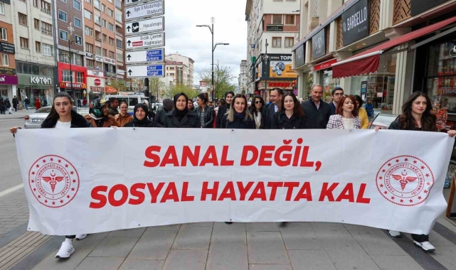 Dijital bağımlılığa dikkat çekmek için yürüdüler