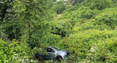 Direksiyon hakimiyetini kaybeden sürücü şarampole devrildi