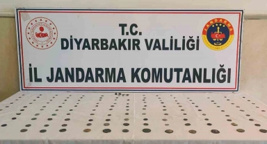 Diyarbakır'da 150 adet sikke ve obje satmaya çalışan 2 şüpheli yakalandı