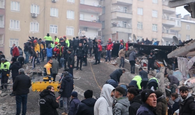Diyarbakır'da 60 kişinin hayatını kaybettiği Yoldaş Apartmanı davasında müteahhit hakim karşısına çıktı
