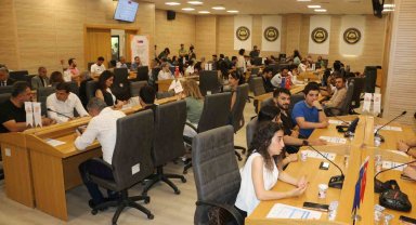 Diyarbakır'da gençler çalıştayda buluştu