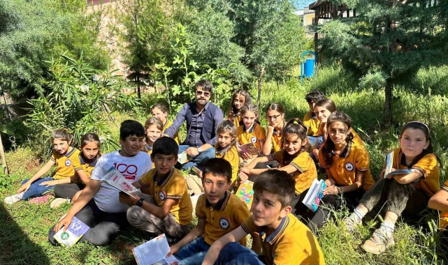 Diyarbakır'da okul müdüründen köy okuluna renkli dokunuş