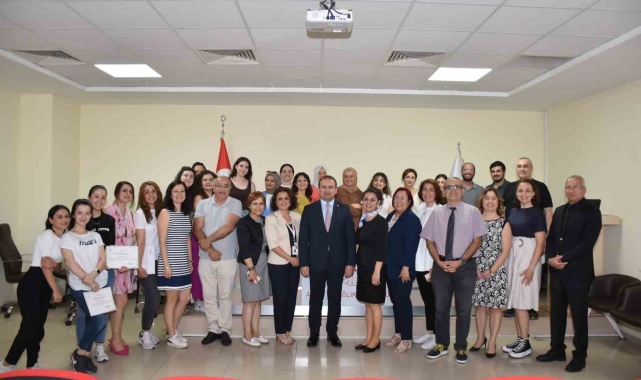 Doğumda görev alan personeller sertifika alıyor