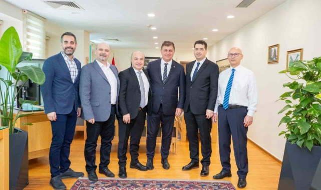 Doktor meslektaşlarından Başkan Tugay'a ziyaret