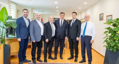 Doktor meslektaşlarından Başkan Tugay'a ziyaret