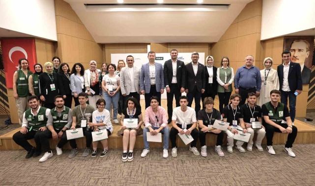 DOSTEK Koleji münazara turnuvasında finale kaldı