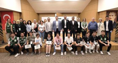 DOSTEK Koleji münazara turnuvasında finale kaldı