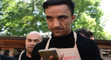 Düzce'de kaza ihbarına gelen polislere özel bireylerden pastalı sürpriz