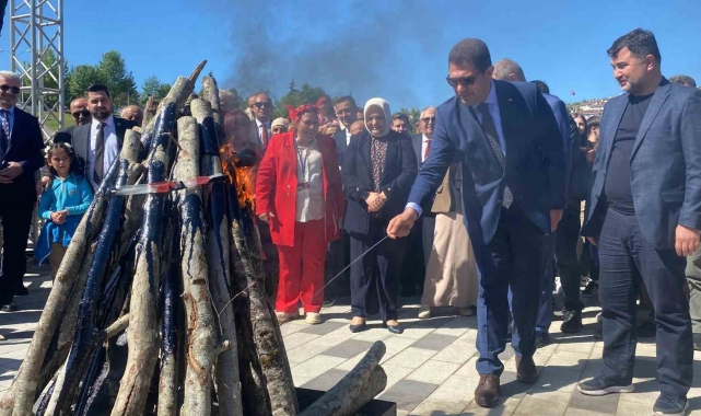 Düzce'de hıdırellez ateşini Vali yaktı