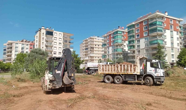 Efeler'in ekipleri yangın riskine karşı çalışmalarını sürdürüyor