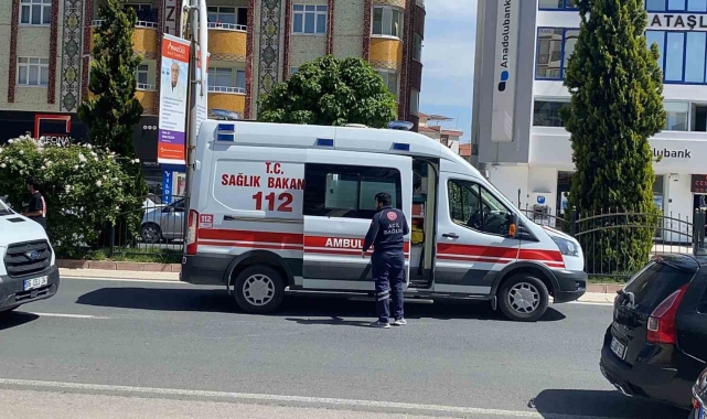 Elazığ'da yolun karşısına geçmek isteyen yayaya araç çarptı: 1 yaralı