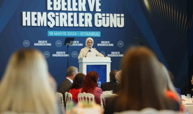 Emine Erdoğan ve Bakan Koca, Ebeler ve Hemşireler Günü'nde düzenlenen programa katıldı